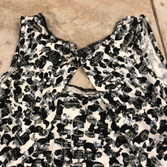 Flowy Pattern Top - Picture 3 of 3